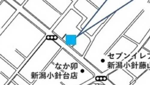 「メンズヘアーsoul」さん隣、新潟県信用組合小針支店真向いに店舗がございます♪駐車場が２台ございますのでお車でご来店の場合でも大丈夫です。小針駅徒歩３分ですので電車でご来店も可能です！
