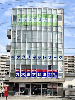 名島駅から徒歩約６分♪　無料駐車場ございます！
